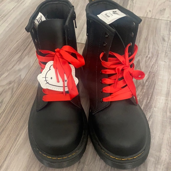 Dr. Martens Other - Dr Martins hello kitty